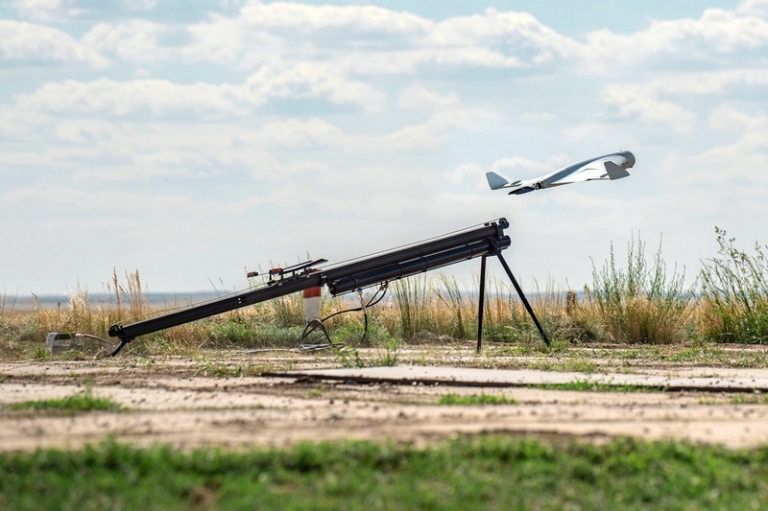 На фото: комплекс с управляемыми боеприпасами КУБ-Э.