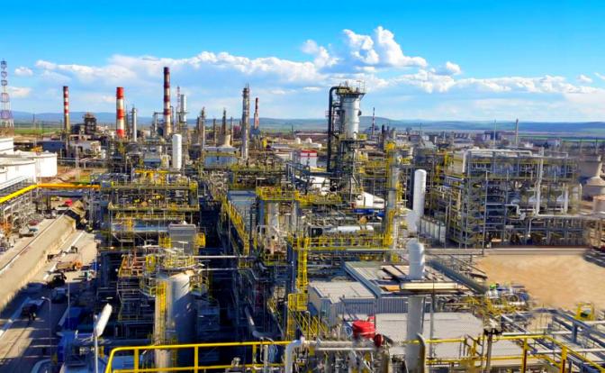 На фото: вид на «ЛУКОЙЛ Нефтохим Бургас», Болгария.