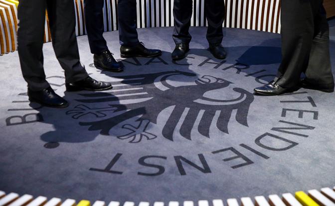 Economist: После реплики Путина на Аляске из ЦРУ полетели пух и перья