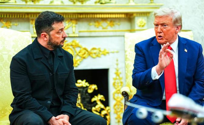 На фото (справа налево): президент США Дональд Трамп и президент Украины Владимир Зеленский.