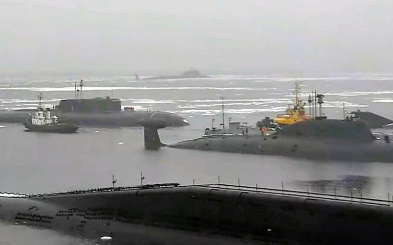 На фото: выход атомных подводных лодок в Тихий океан в рамках внезапной проверки боеготовности сил Тихоокеанского флота.