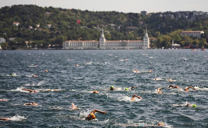 СМИ: Турецкие власти прогоняют родственников пропавшего пловца Свечникова