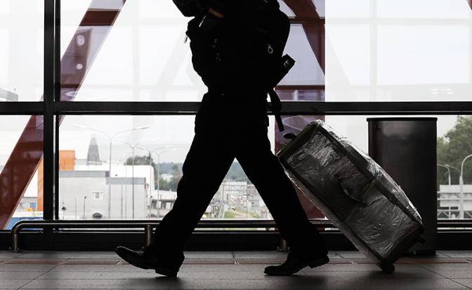 Не пустили в самолет: на Ямале вахтовики из Башкирии пропили билеты на рейс до Уфы