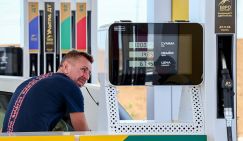 Шок на заправке: нефтепроизводители решили ремонтировать поврежденные украинскими дронами НПЗ за счет автовладельцев
