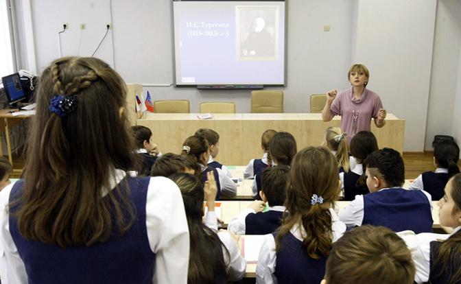 Школа без домашних заданий, но с песнями Шамана и поеданием насекомых