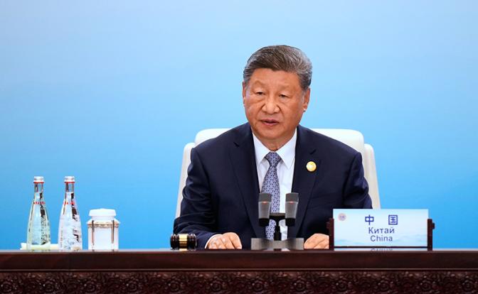 На фото: председатель КНР Си Цзиньпин во время выступления на сессии саммита Шанхайской организации сотрудничества (ШОС).