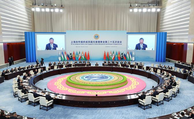 На фото: заседание Совета глав государств - членов Шанхайской организации сотрудничества (ШОС)