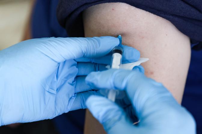 В Омске закончилась необходимая детям вакцина - родители бьют тревогу