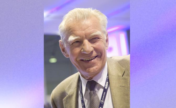 На фото: создатель истребителя Су-25 и первый главный конструктор SSJ-100 Юрий Ивашечкин