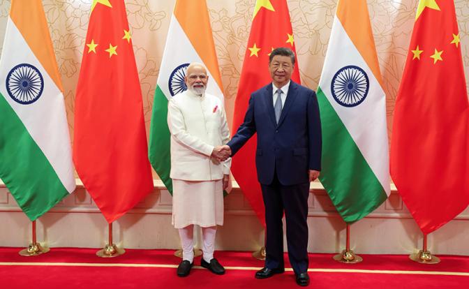 На фото: премьер-министр Индии Нарендра Моди и председательКнр Си Цзиньпин