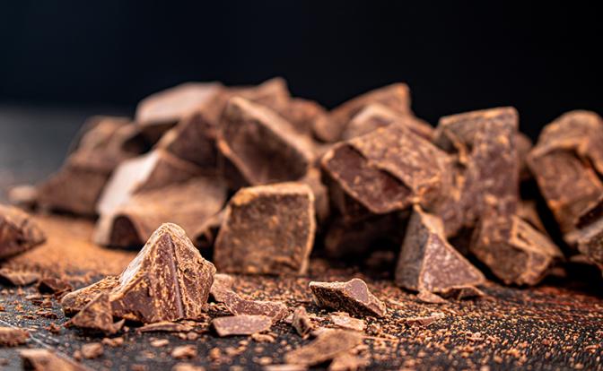 Врач назвал неожиданное полезное свойство тёмного шоколада