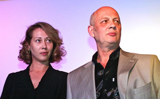 На фото: писатель Василий Головачев с супругой Юлией.