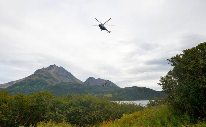 Со дна озера на Камчатке подняли американский истребитель
