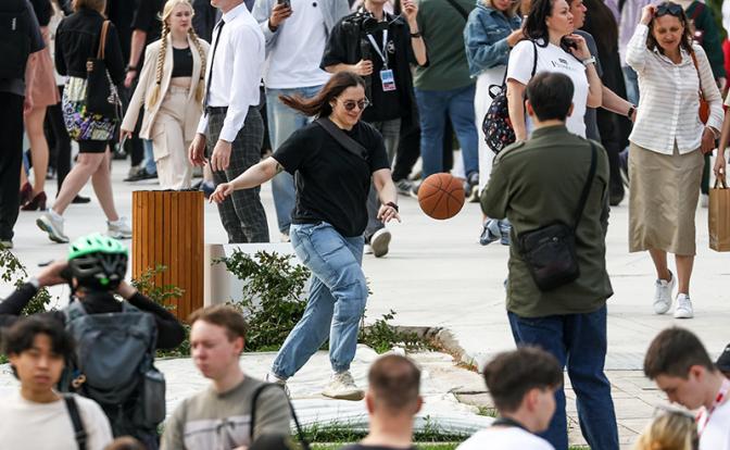 Социолог высказался об идее повысить возраст молодежи в России