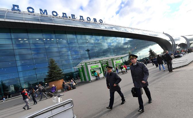 На фото: вид на здание аэропорта "Домодедово", Московская область.