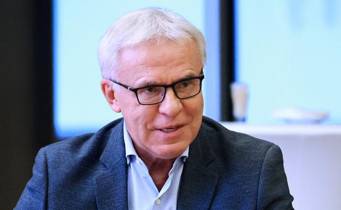 На фото: двукратный олимпийский чемпион и обладатель Кубка Стэнли Вячеслав Фетисов