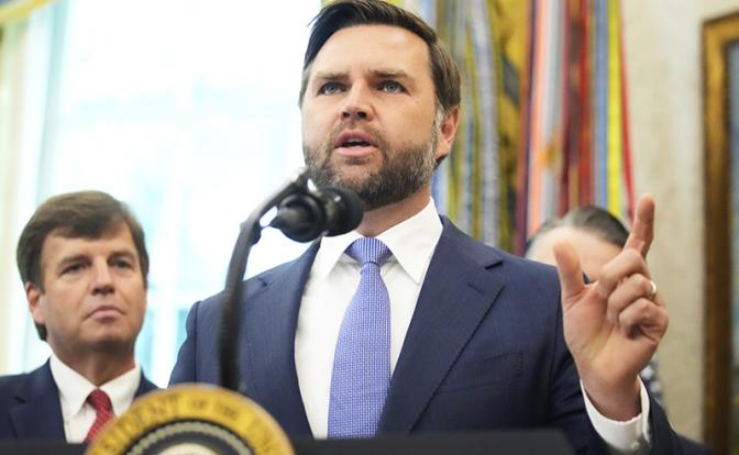 На фото: вице-президент США Джей Ди Вэнс