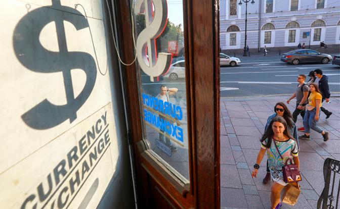 ЦБ сообщил о новом рывке курса доллара за день