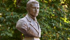 После 10 лет лагерей Абакумов предложил Быстролетову вернуться в разведку. Нелегал отказался