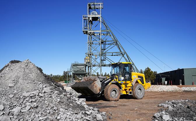 На фото: добыча урана на руднике Pinyon Plain компании Energy Fuels в штате Аризона на юго-западе США