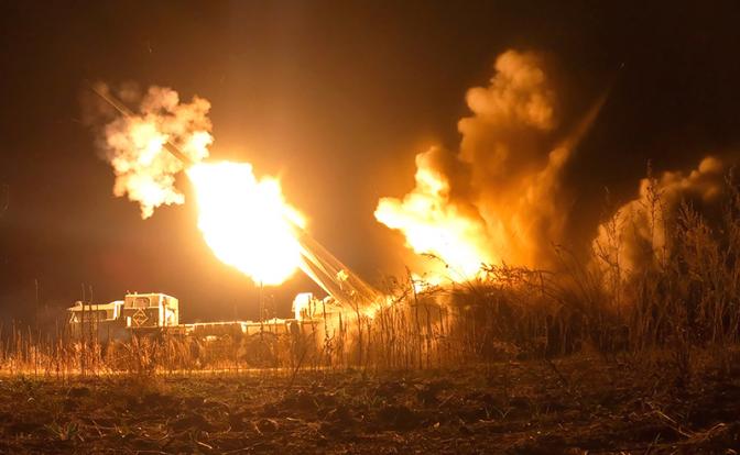 На фото: боевая работа РСЗО "Торнадо-С" в зоне проведения СВО.