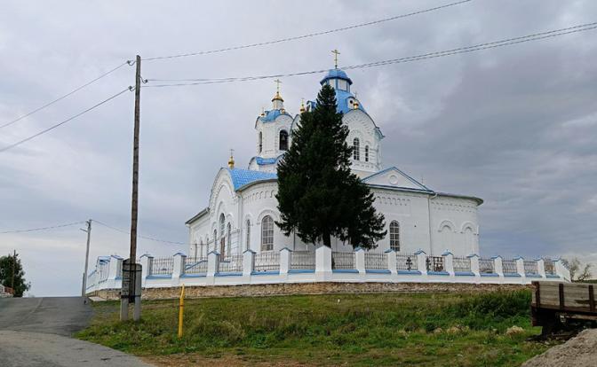На фото: храм в селе Булзи.