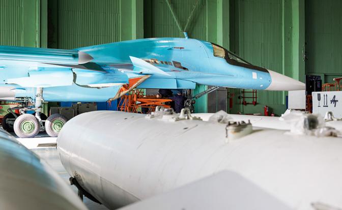 На фото: истребитель-бомбардировщик Су-34