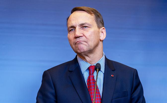 На фото: министр иностранных дел Польши Радослав Сикорский