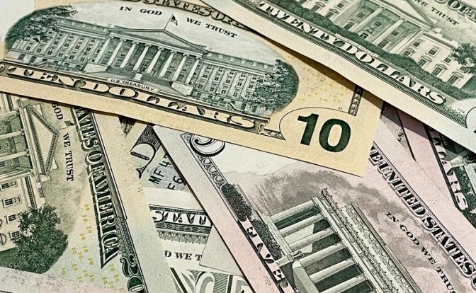 ЦБ сообщил о резком падении курса доллара