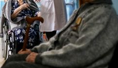 "Из людей делают лежачих": Сбежавшая сотрудница рассказала о пытках в пансионате для пожилых в Новокузнецке