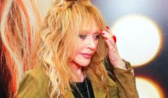 Заберите орден у «мадам Брошкиной»: Пугачеву предлагают лишить званий и наград, может, даже титула графини