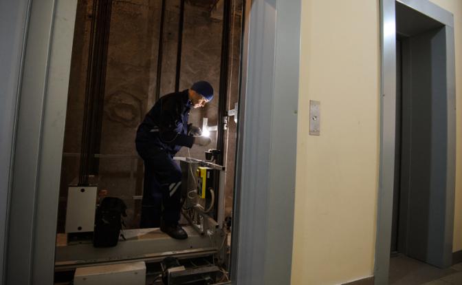 Эксперт объяснил, как решить проблему с устаревшими лифтами