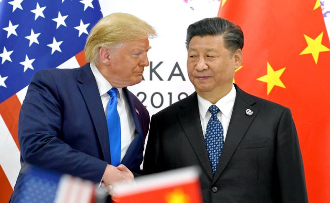 На фото: президент США Дональд Трамп и председатель КНР Си Цзиньпинь.