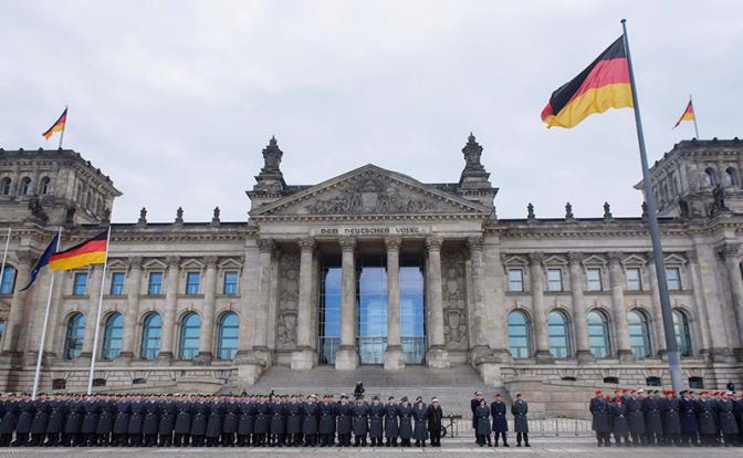 На фото: здание Бундестага в Берлине, Германия.