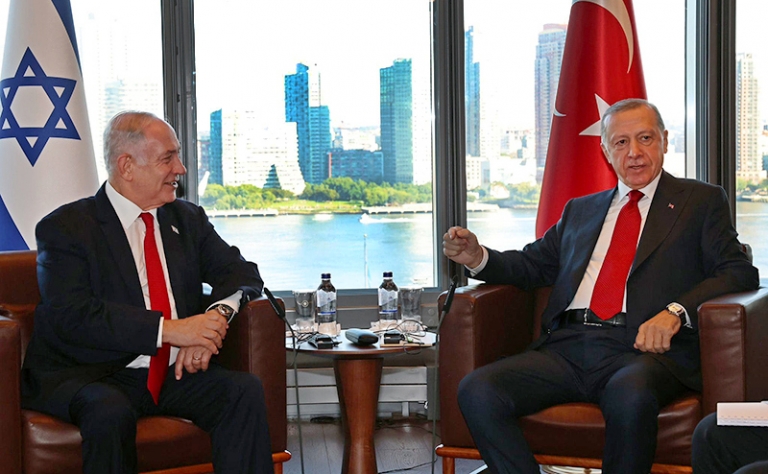 На фото: президент Турции Реджеп Тайип Эрдоган (справа) и премьер-министра Израиля Биньямин Нетаньяху (слева).