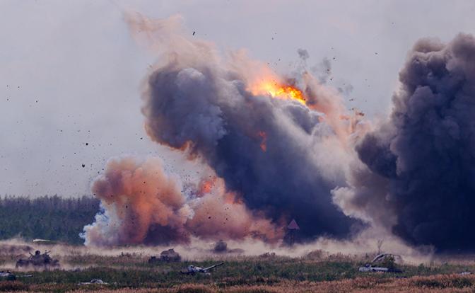 На фото: во время работы тяжёлой огнемётной системы (ТОС) РСЗО СВТ-1А «Солнцепек».