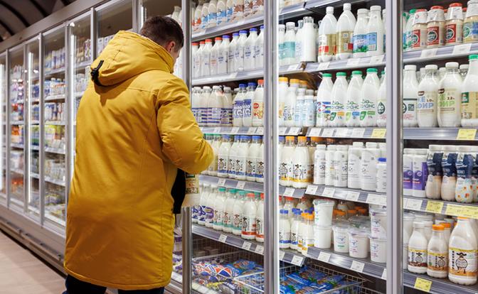 Россияне начали экономить на молоке. Пора карточки вводить?