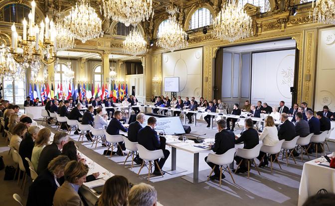 На фото: лидеры европейских государств на саммите "коалиции желающих"