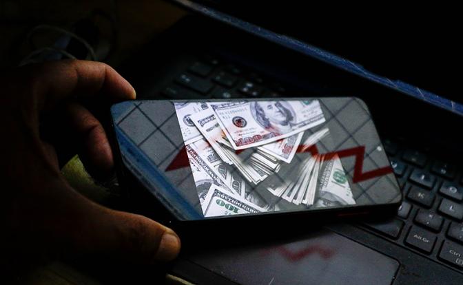 Стал известен курс доллара на старте недели