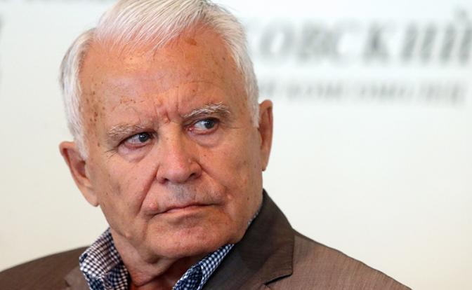 На фото: глава комиссии по гражданской авиации Олег Смирнов