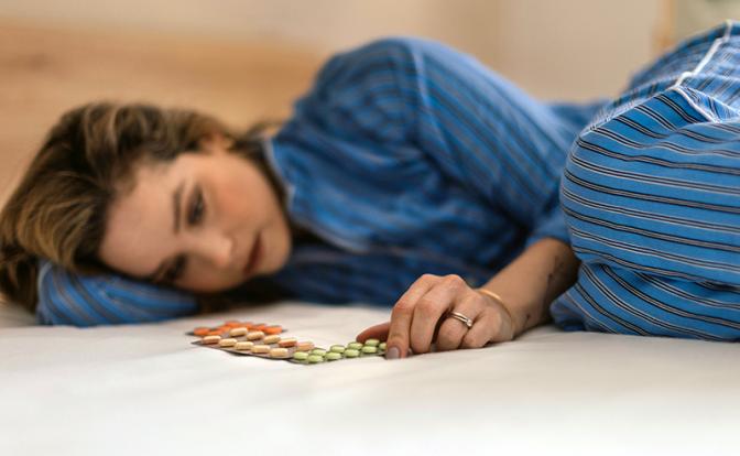 Депрессия водкой не лечится, постановлением правительства - тем более