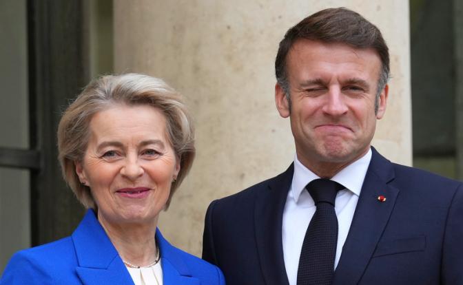 На фото: президент Франции Эммануэль Макроном и глава Еврокомиссии Урсула фон дер Ляйен.
