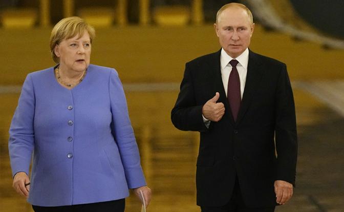 На фото: президент России Владимир Путин и Ангела Меркель