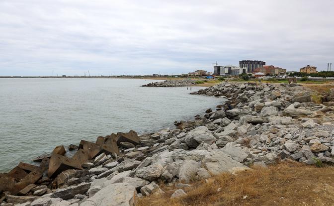 На фото: вид на Каспийское море