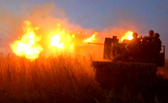 На фото: боевая работа расчета 57-мм автоматического зенитного орудия С-60 в зоне проведения СВО.