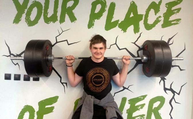 На фото: 14-летний богатырь Василий Филичкин.