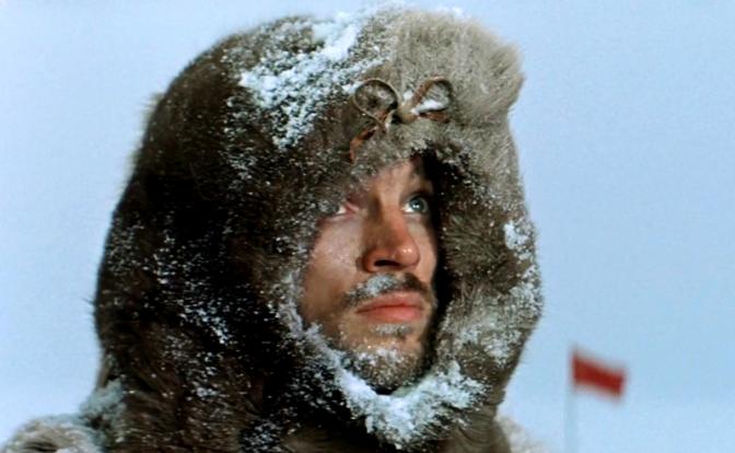 На фото: актер Геннадий Нилов в роли доктора физико-математических наук Степана Ивановича Сундукова в фильме "Три плюс два", 1963 год.