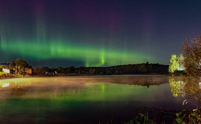 Жители Подмосковья вторую ночь подряд наблюдают северное сияние
