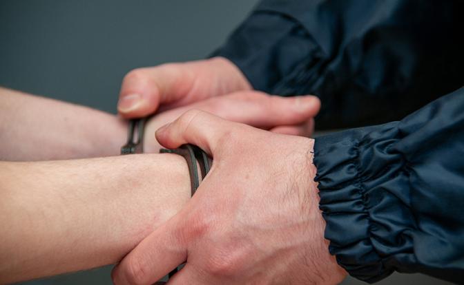 Драка дальнобойщиков в омском кафе закончилась поножовщиной