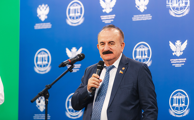 На фото: ректор ДГТУ Бесарион Месхи